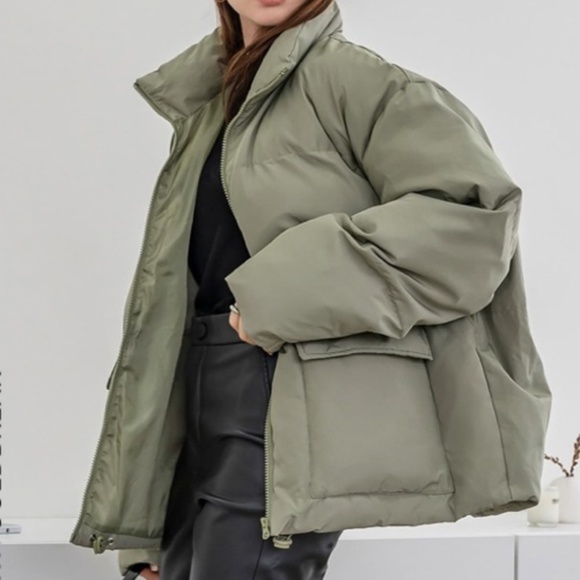 Oversized army green puffer coat (size M) - Picture 2 of 10